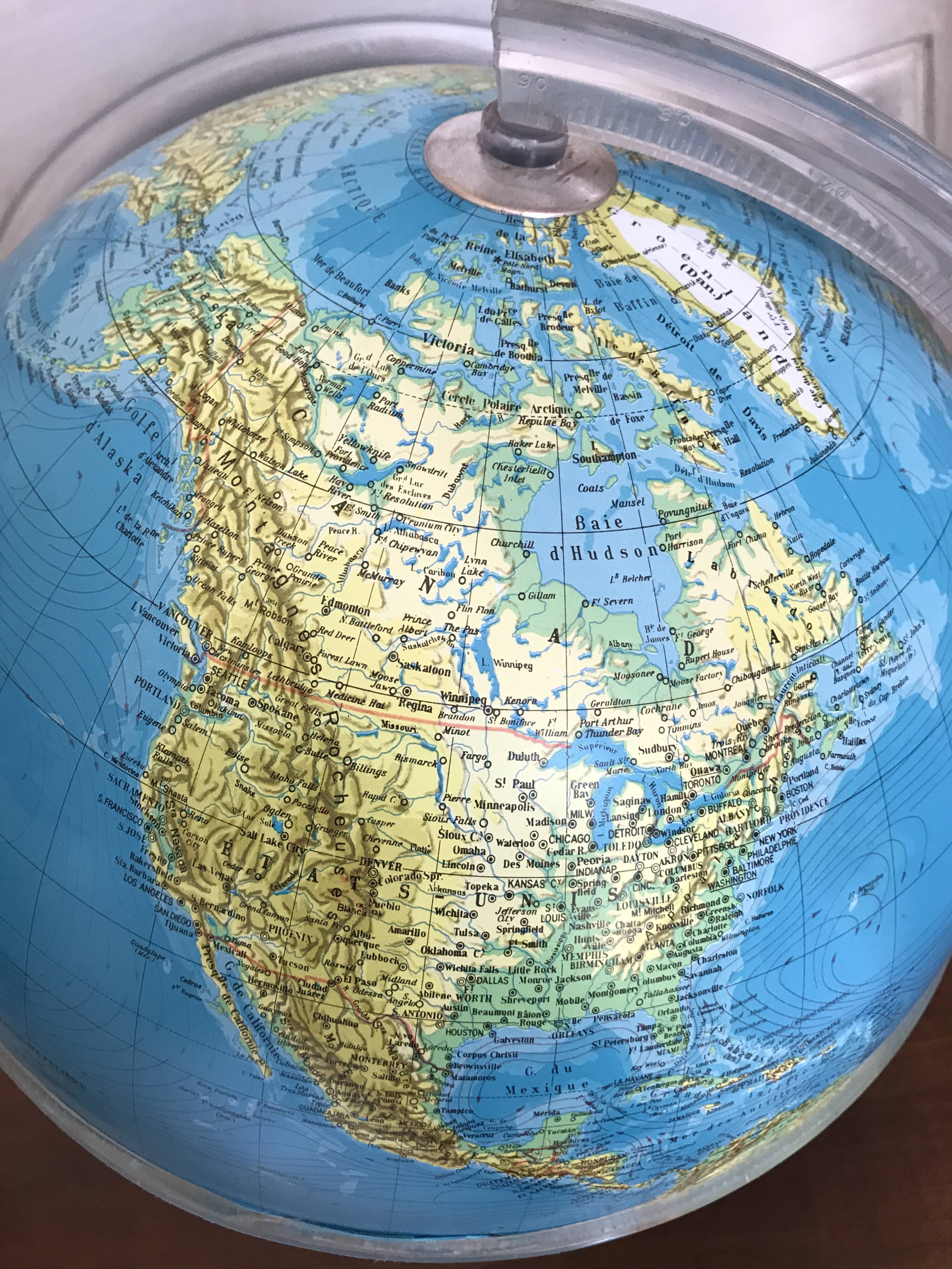 Globe terrestre lumineux vintage