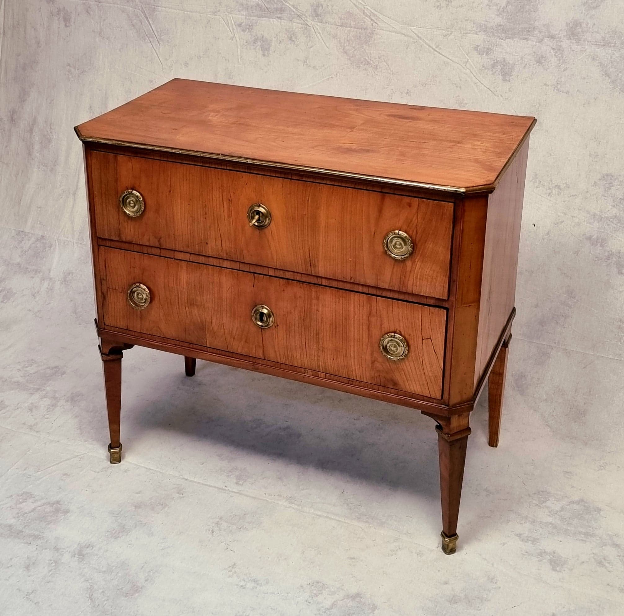 Commode Sauteuse period Louis XVI - Merisier - 18th