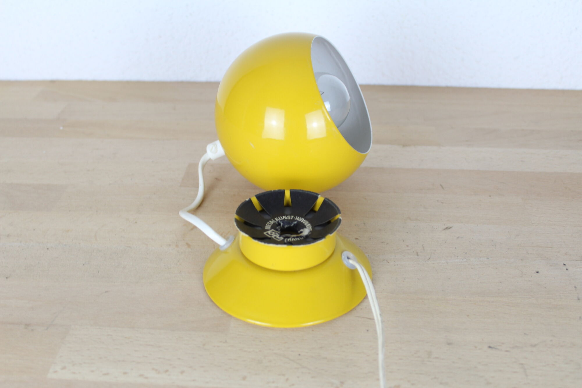 Abo Randers Danmark yellow metal spot lamp, ball, to lay or wall sconce