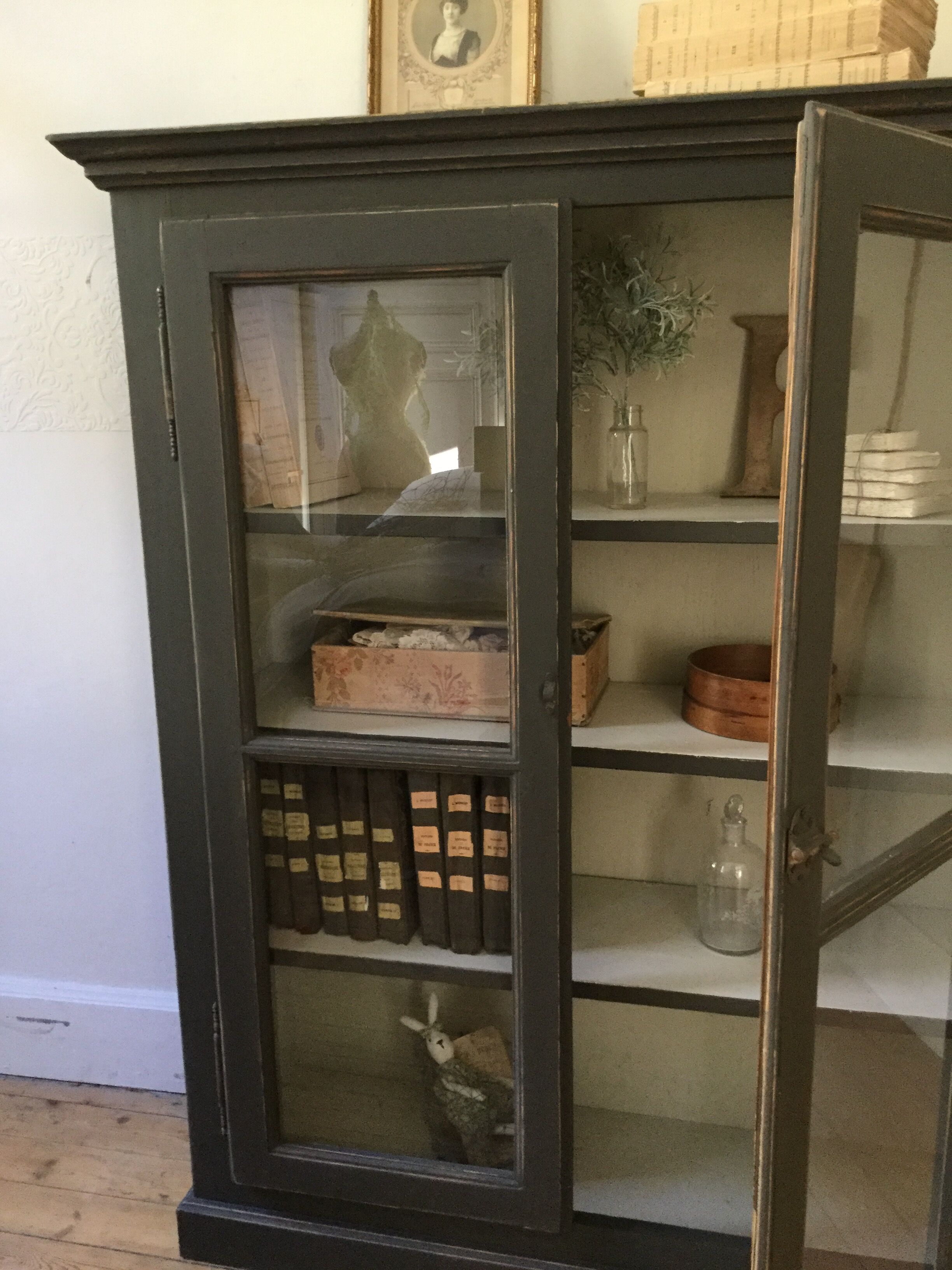 Display cabinet