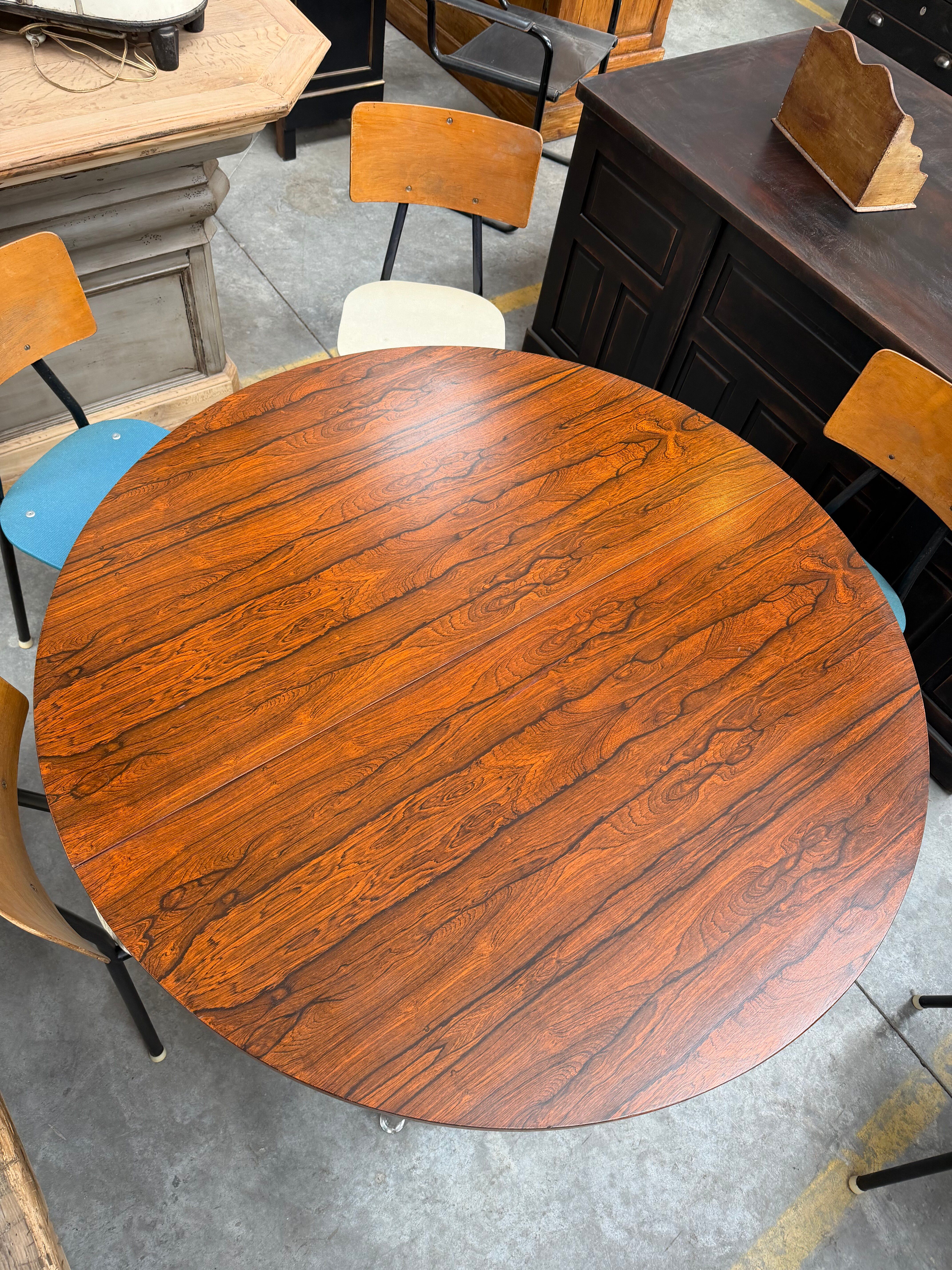 Butterfly extension round table from the 60s