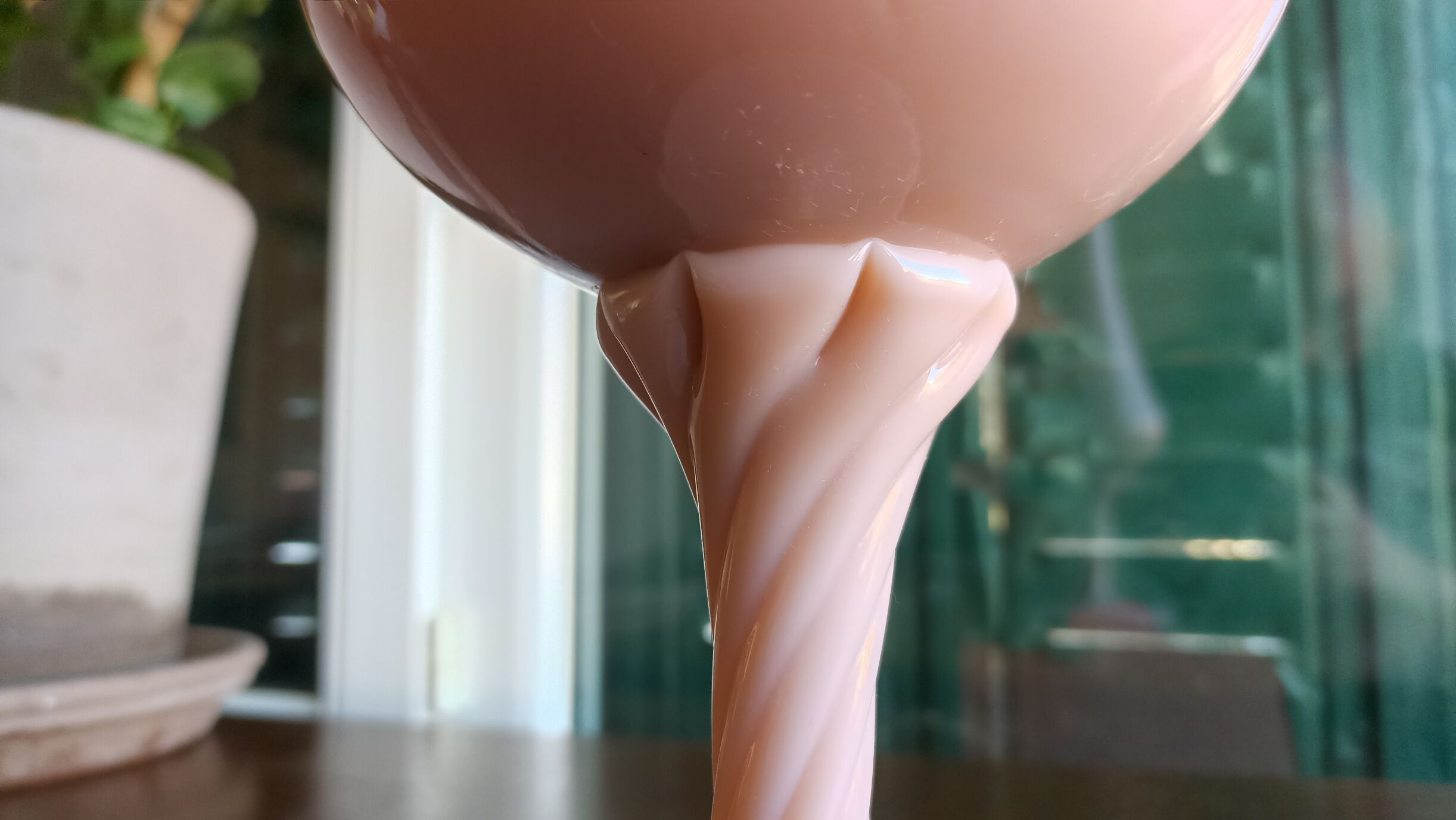 44 cm opaline vase - Pink "nymph's thigh" - 70s