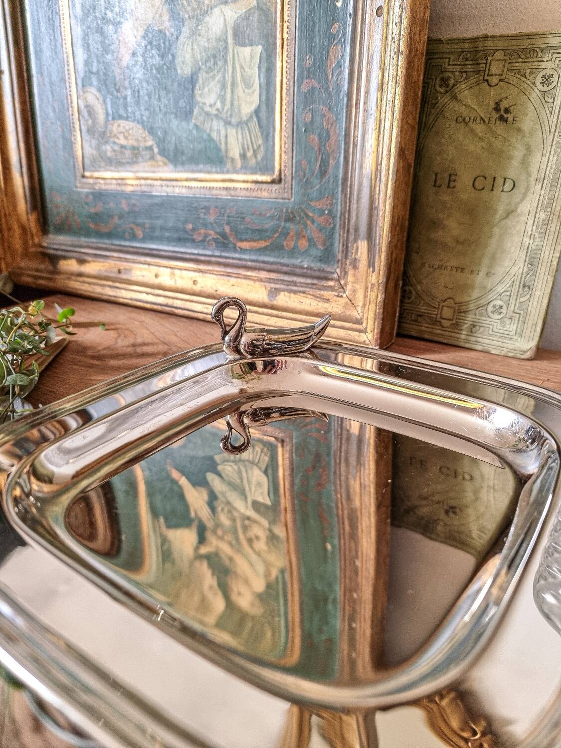 Empty pocket in silver metal, 1960, swan