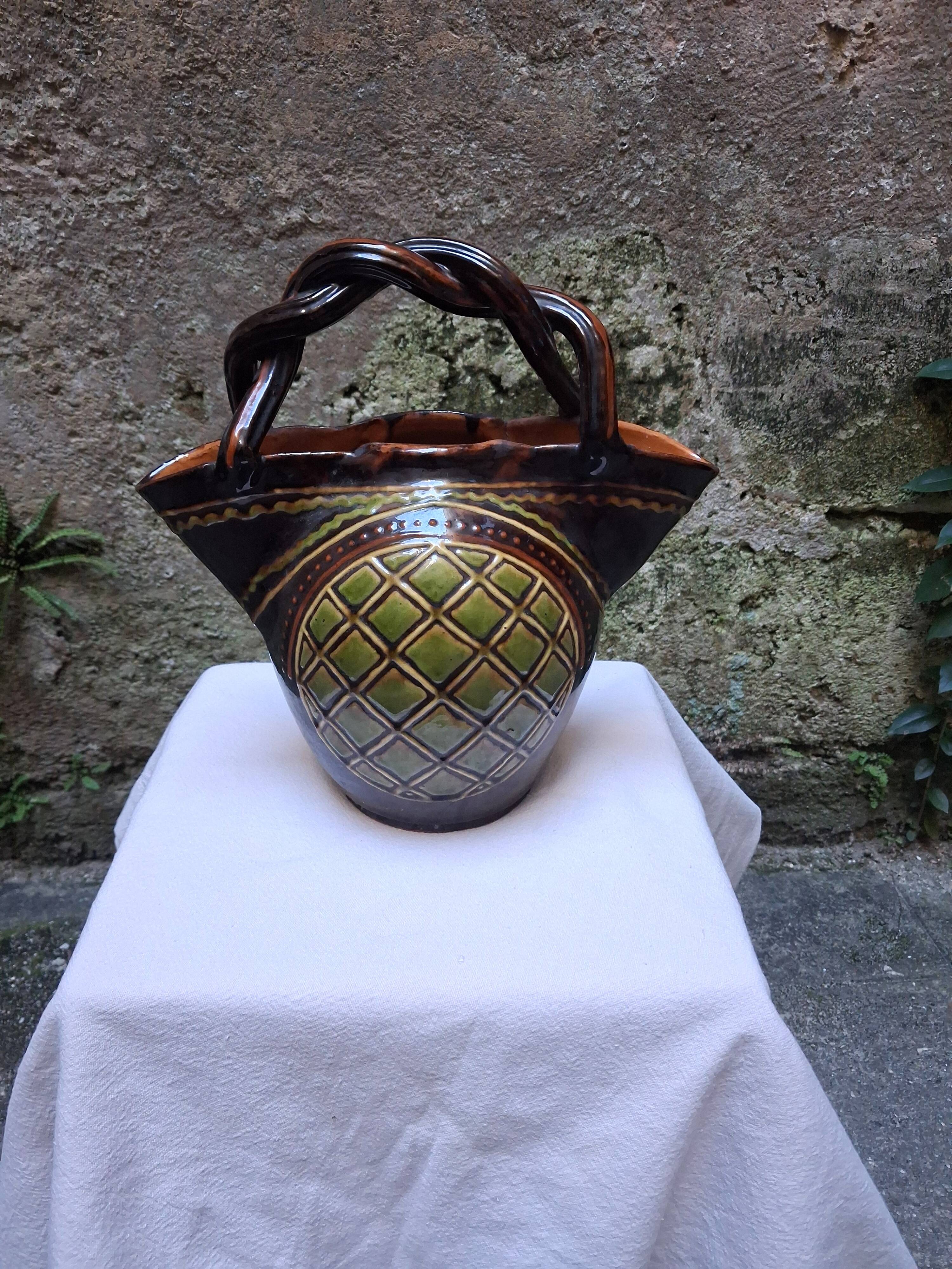 Vase, basket, in ceramic, woven handle