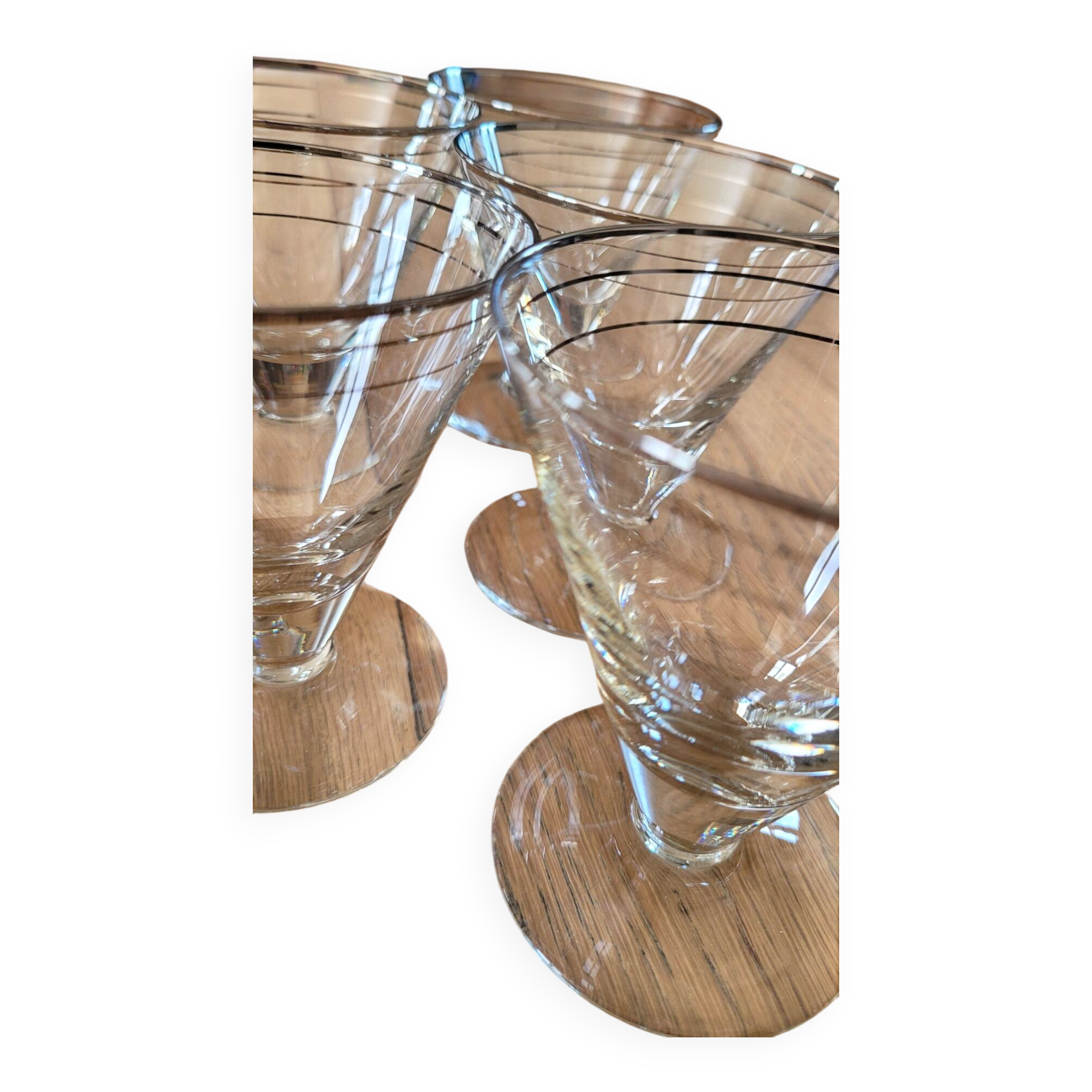 5 stemmed glasses