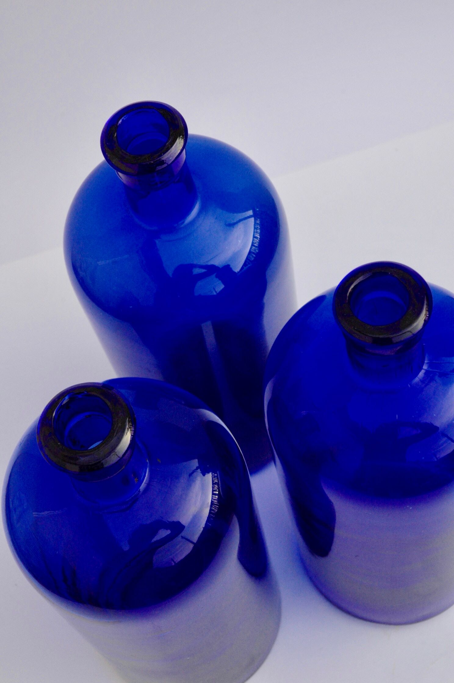 3 old apothecary bottles (h 26cm)