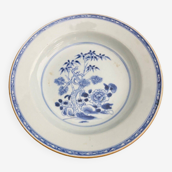 Chinese soup plate 18th century blue and white floral decoration