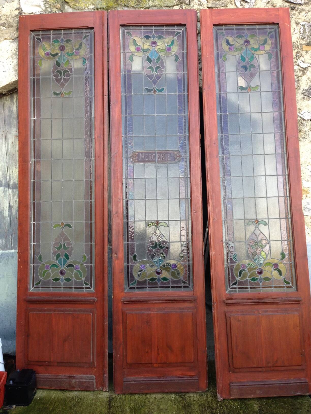 Portes de magasin fin XIXem, devanture de mercerie avec vitraux Art Nouveau