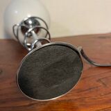 Lampe pied métal style ressort globe opalin