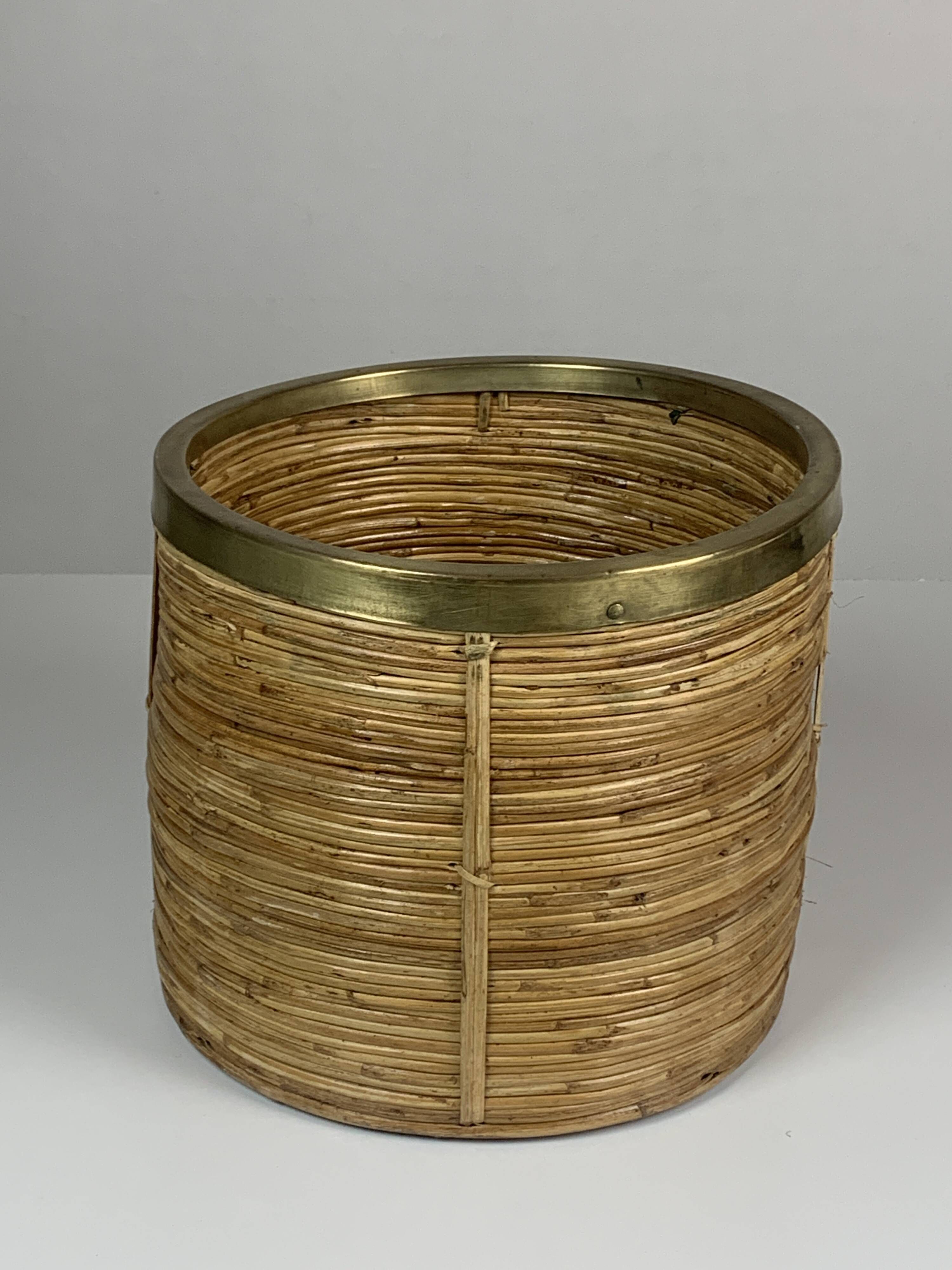 Set of 5 rattan pencil reed and brass plant holder baskets, Italy 1970s