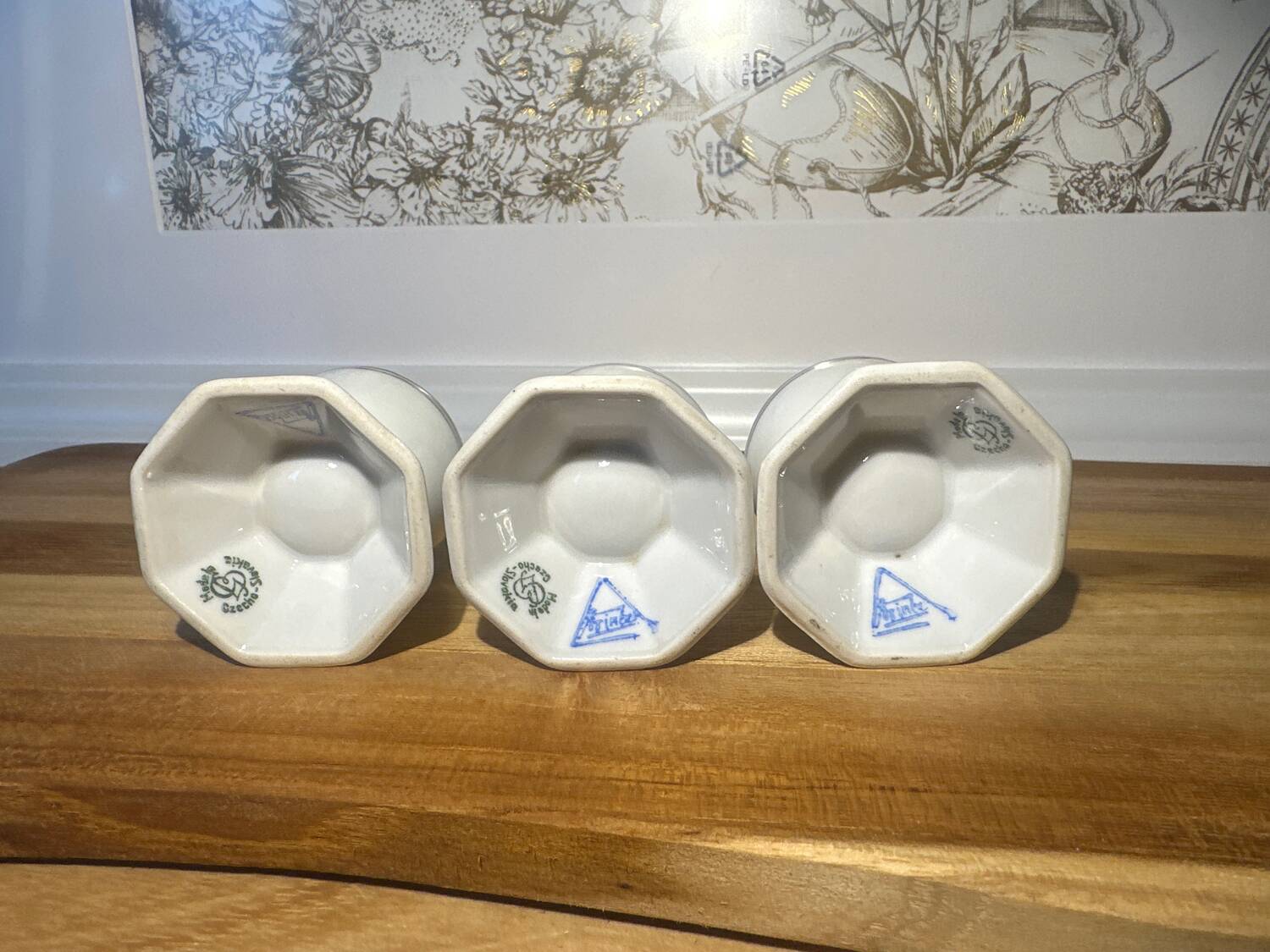 Diabolo egg cup in porcelain and silver