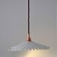 Suspension opaline festonnée blanche, douille E14 en cuivre et rosace coupole