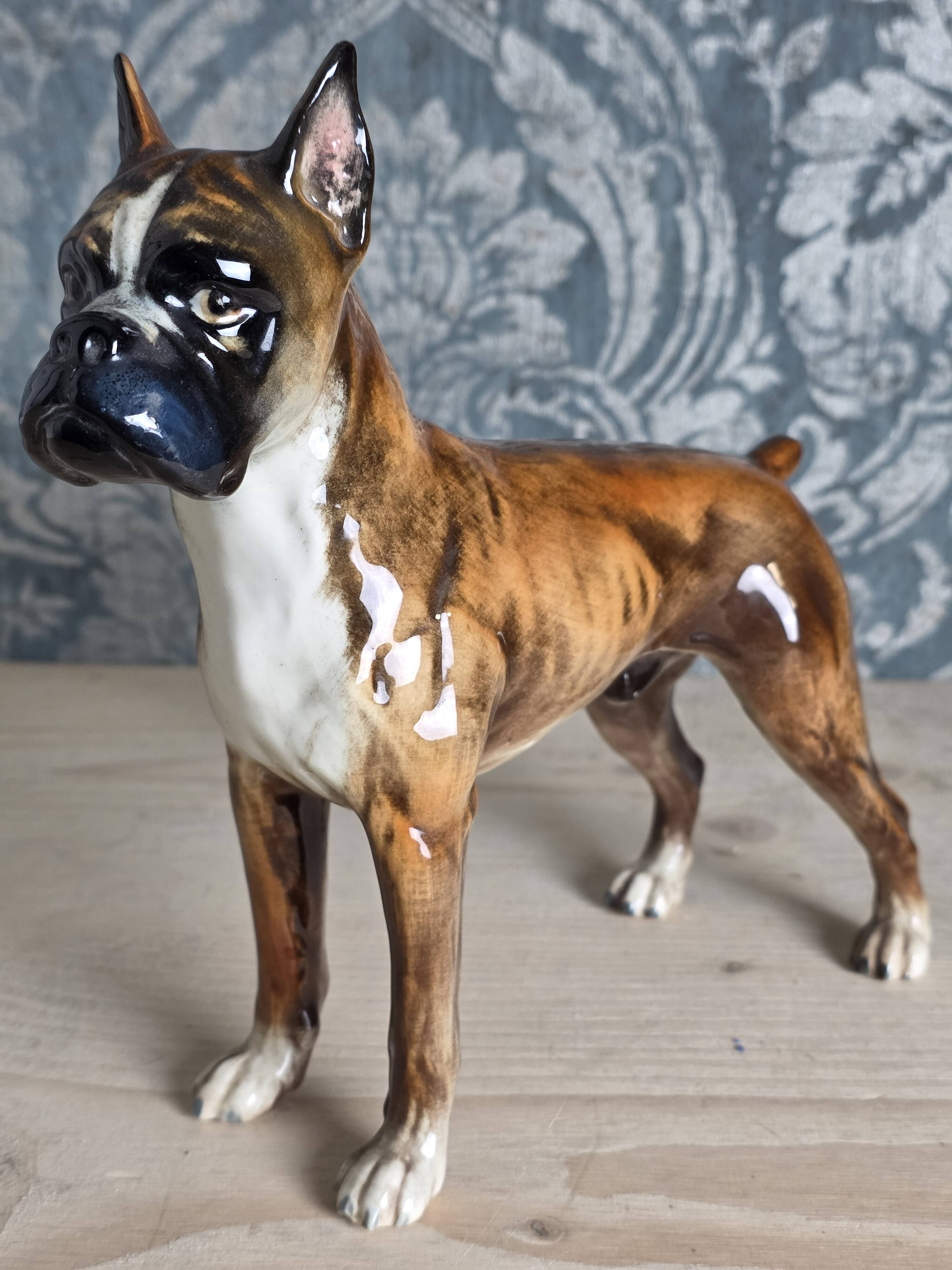Chien Boxer en porcelaine, Goebel, Allemagne, 1973