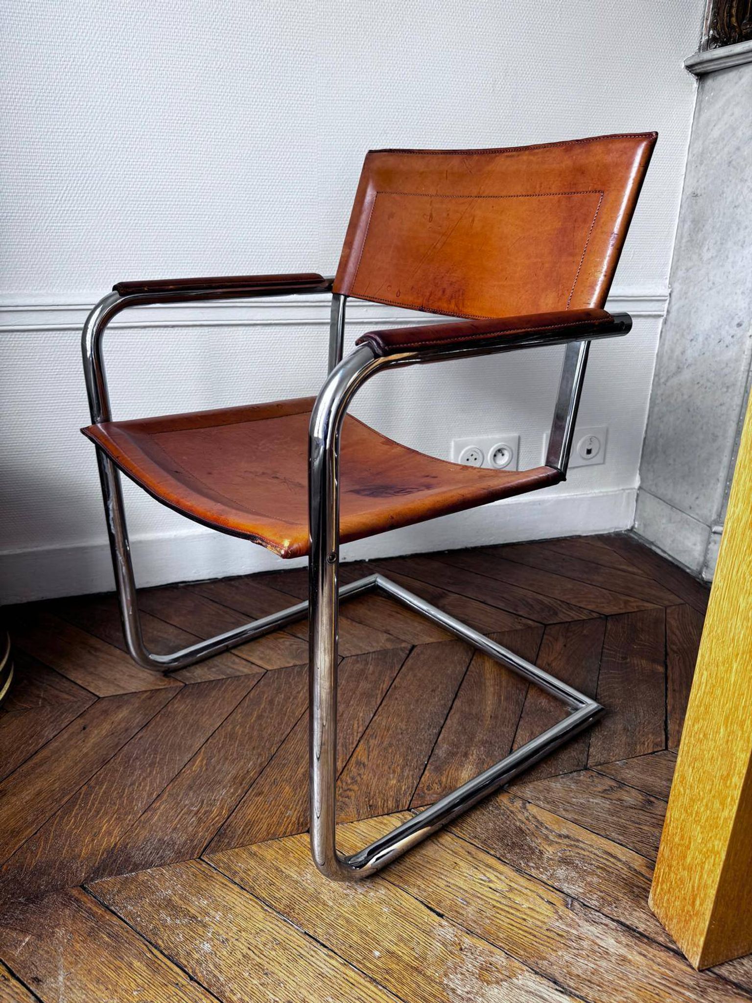 4 fauteuils cantilever Matteo Grassi en cuir cognac