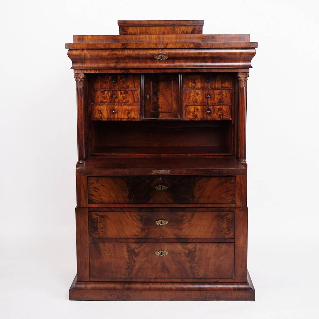 Secretary - Hand polished mahogany - Flame structure - 4 drawers - Year 1840s