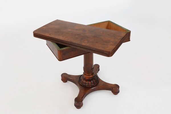 Table d'appoint pliante victorienne en bois de noyer, Royaume-Uni, 19e siècle