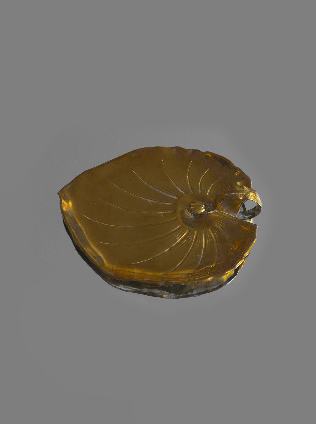 Leaf-shaped tray in Art Nouveau style