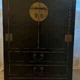 Armoire d’inspiration asiatique en bois laqué noir