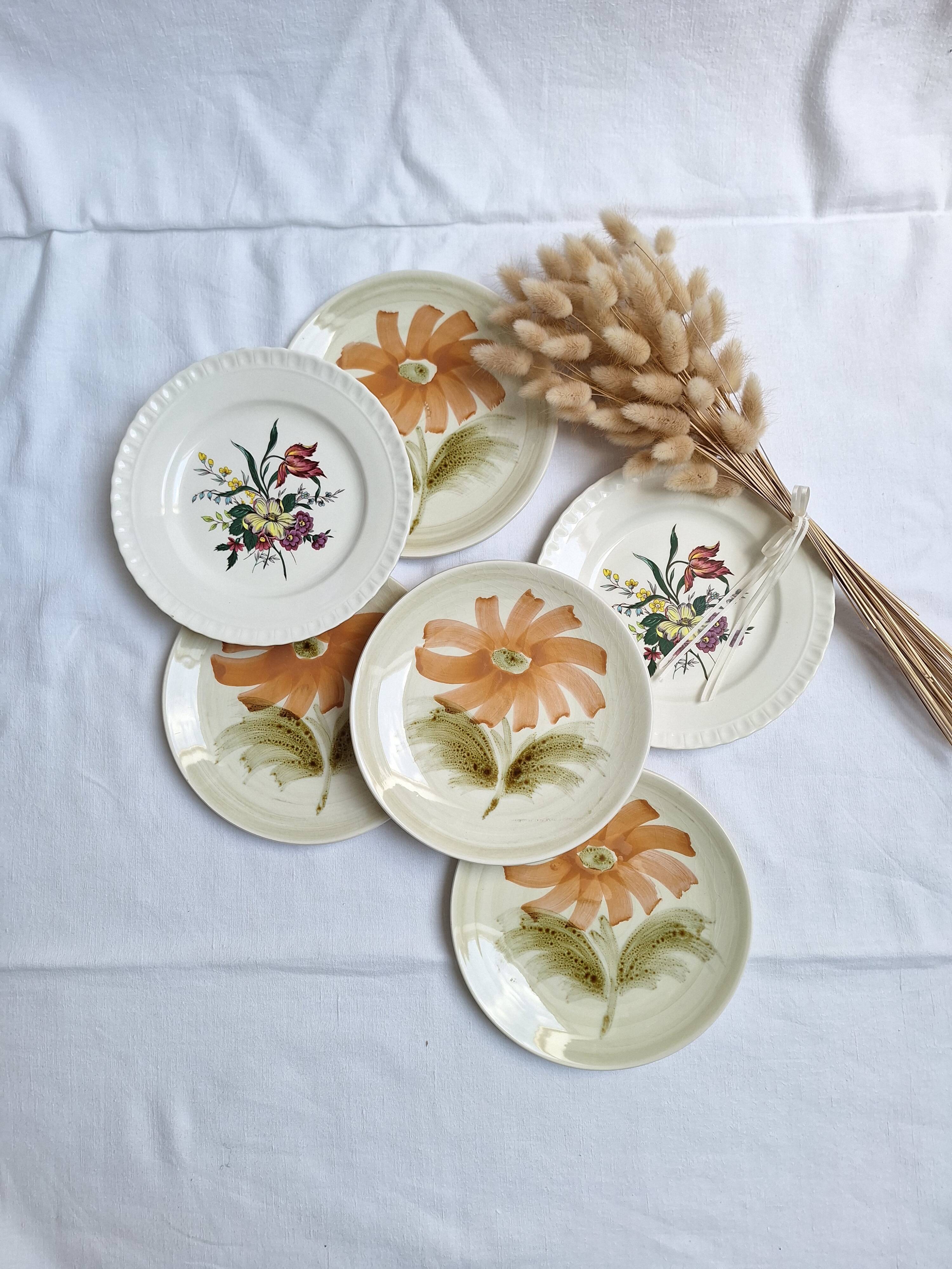 Assiettes à dessert avec fleurs St Amand et Galluis