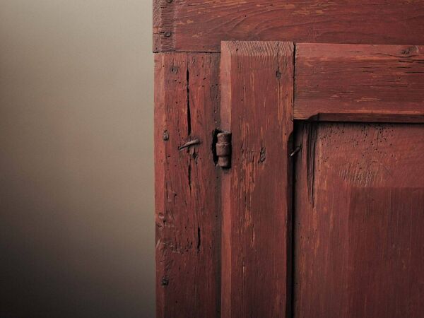 Armoire de montagne en pin –Art populaire, Suisse, XVIIIe siècle