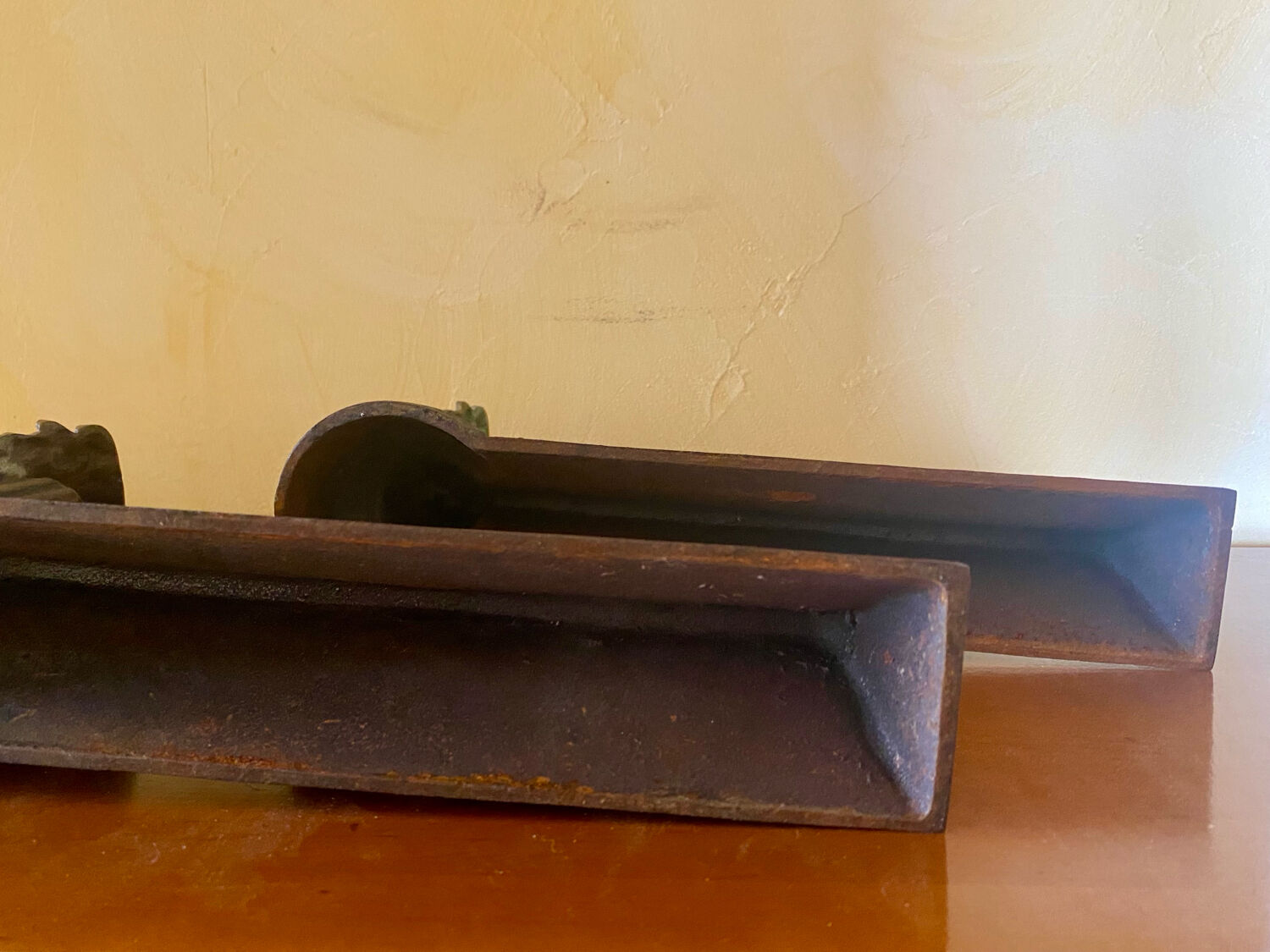 Fireplace - 1900-1910 pair of cast iron andirons