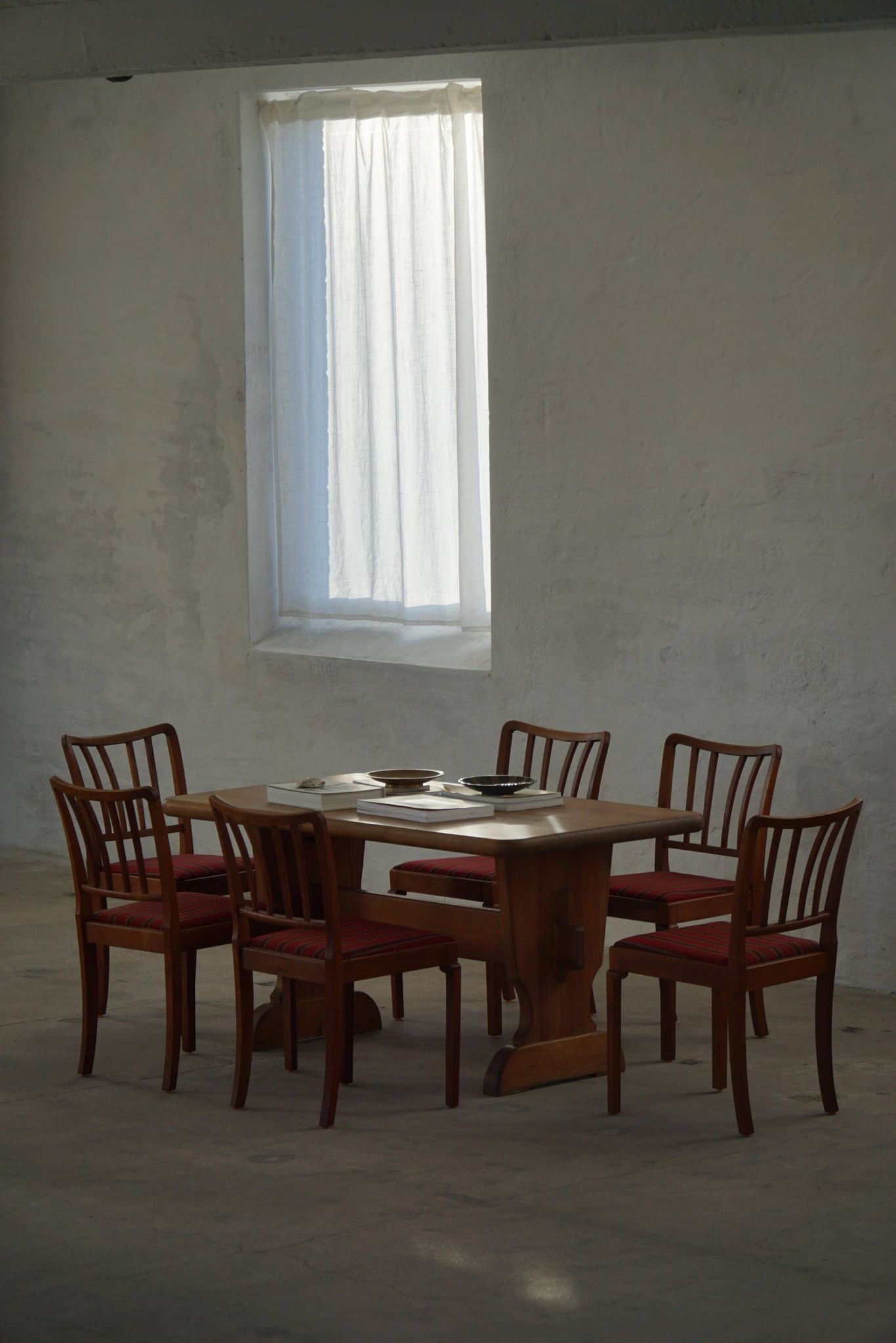 Set of 6 modern classic Danish dining chairs, oak with upholstered seats, 1950s.