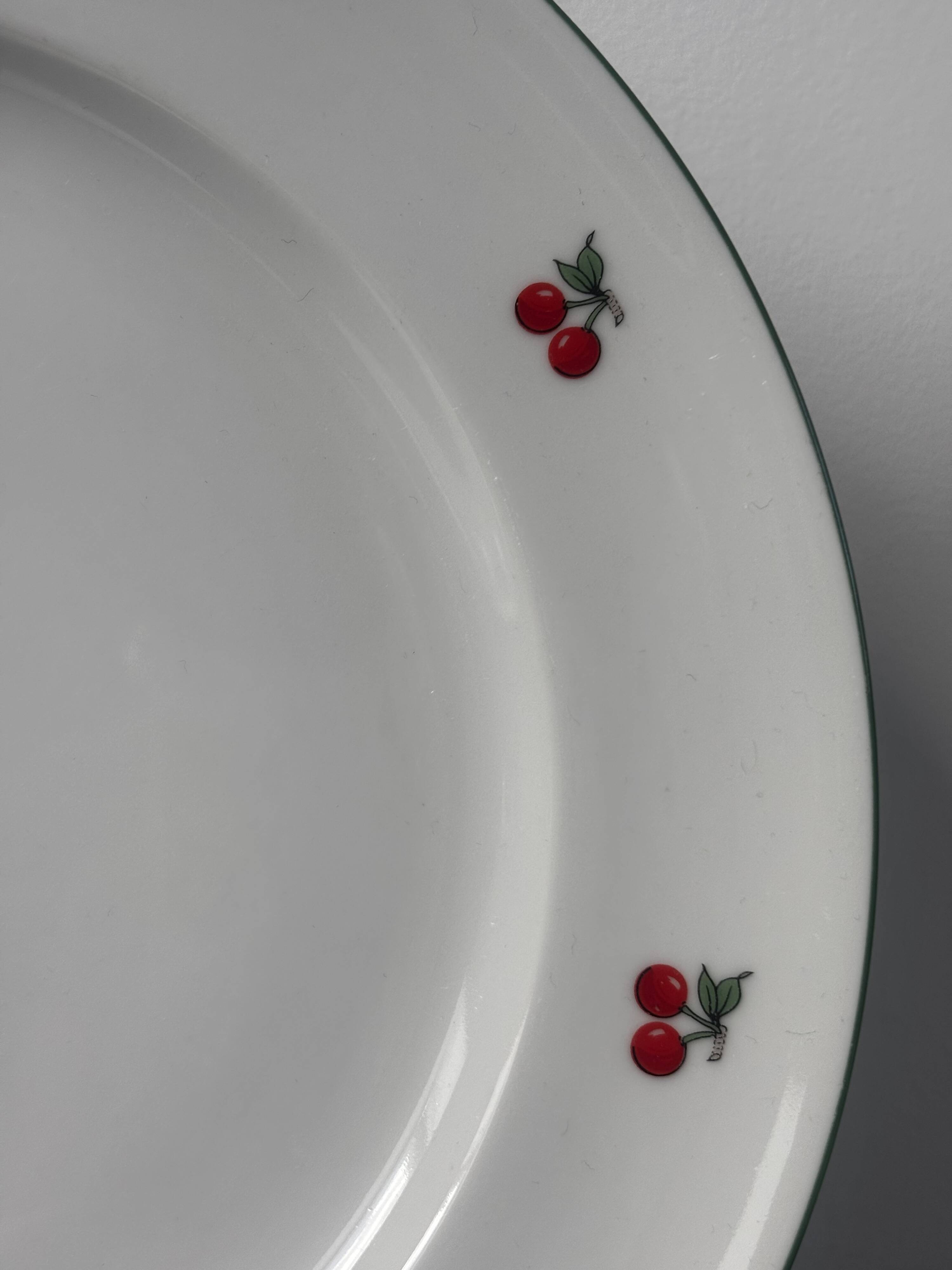 Set of 7 flat plates in porcelain Tables & Colours cherries