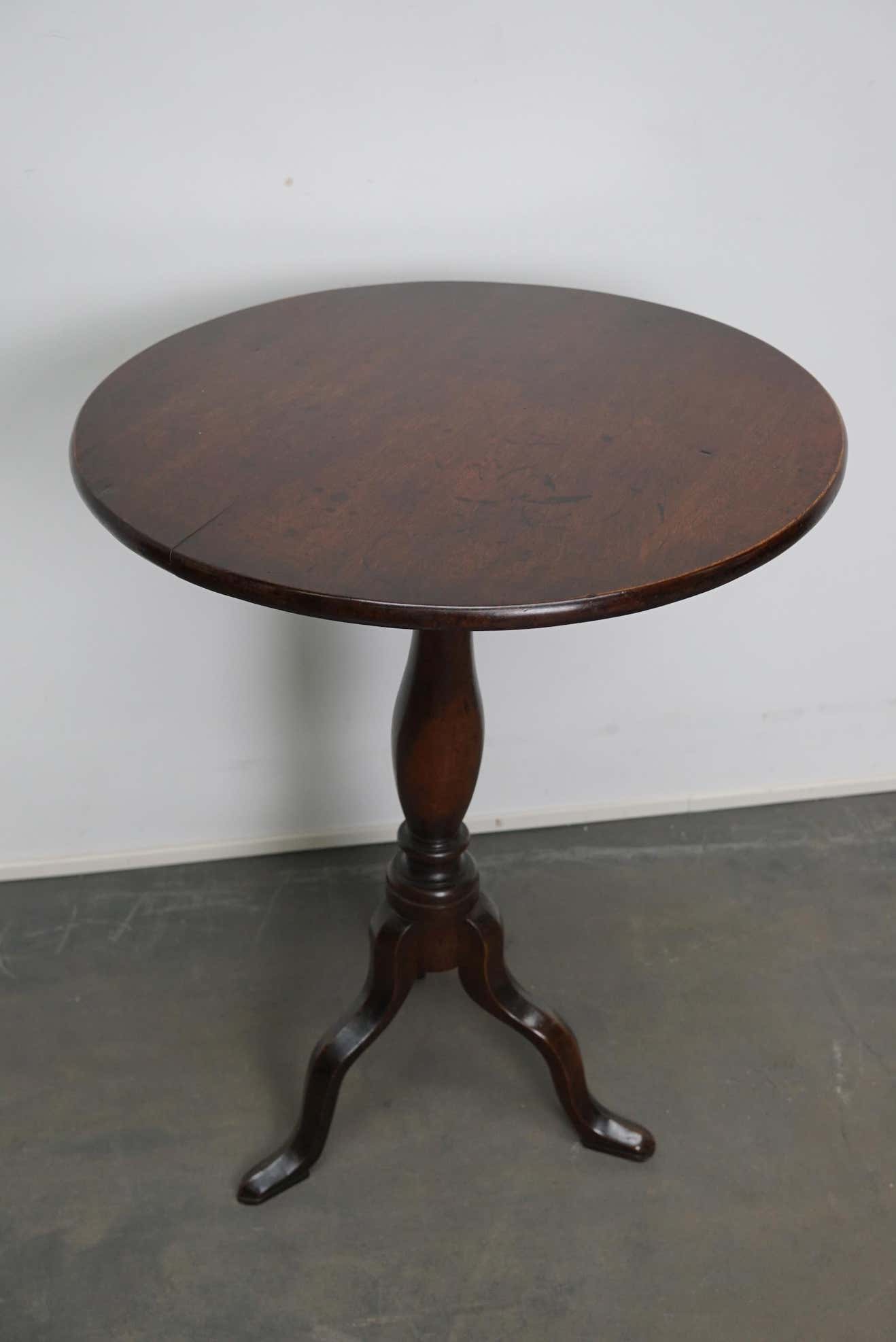 18th century Georgian wine table with reclining mahogany tray