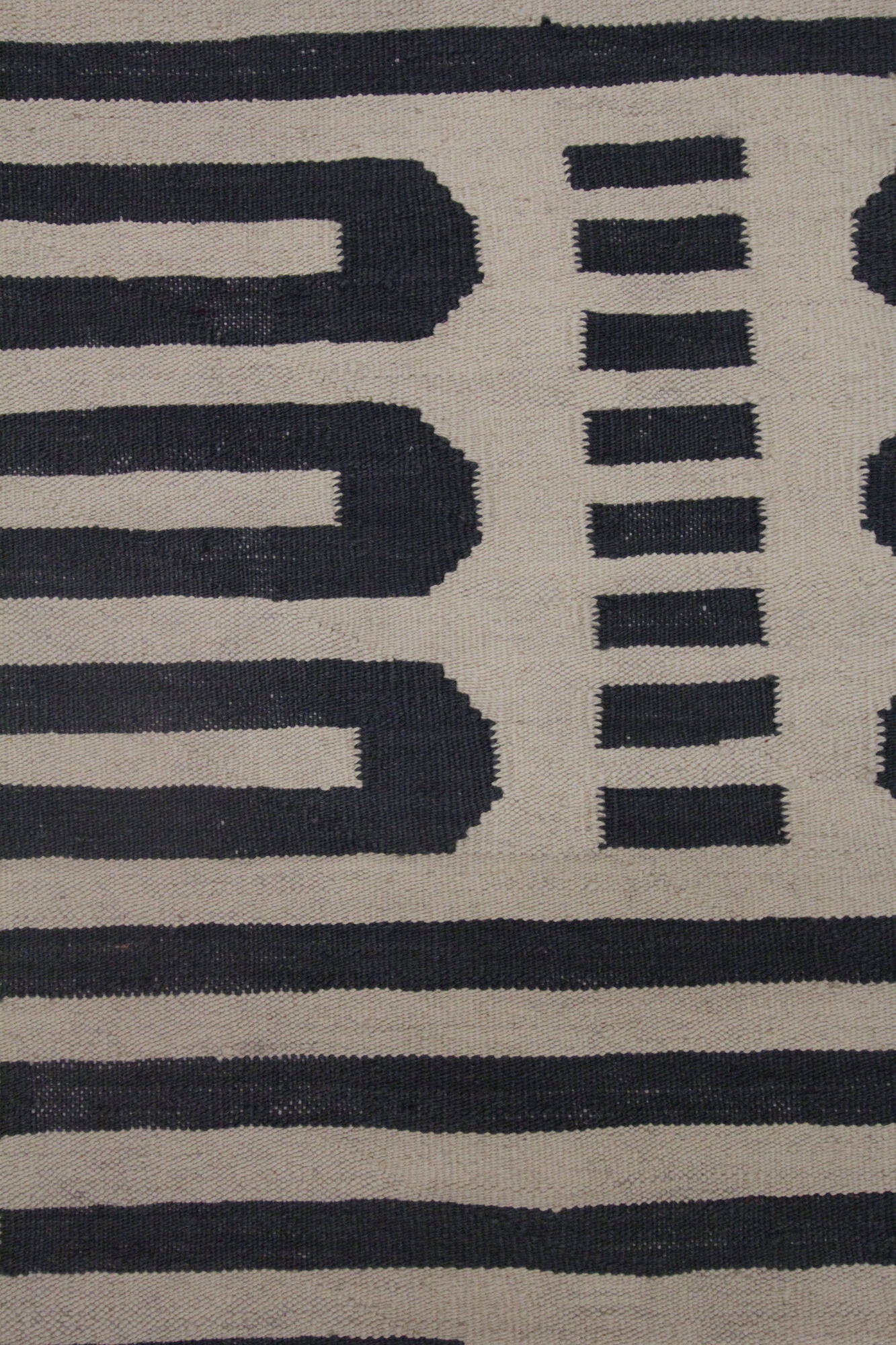 Bold Geometric Kilim Contemporary Grey Cream Wool Area Rug- 177x225cm
