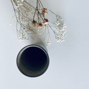 Vase tubulaire en céramique signé