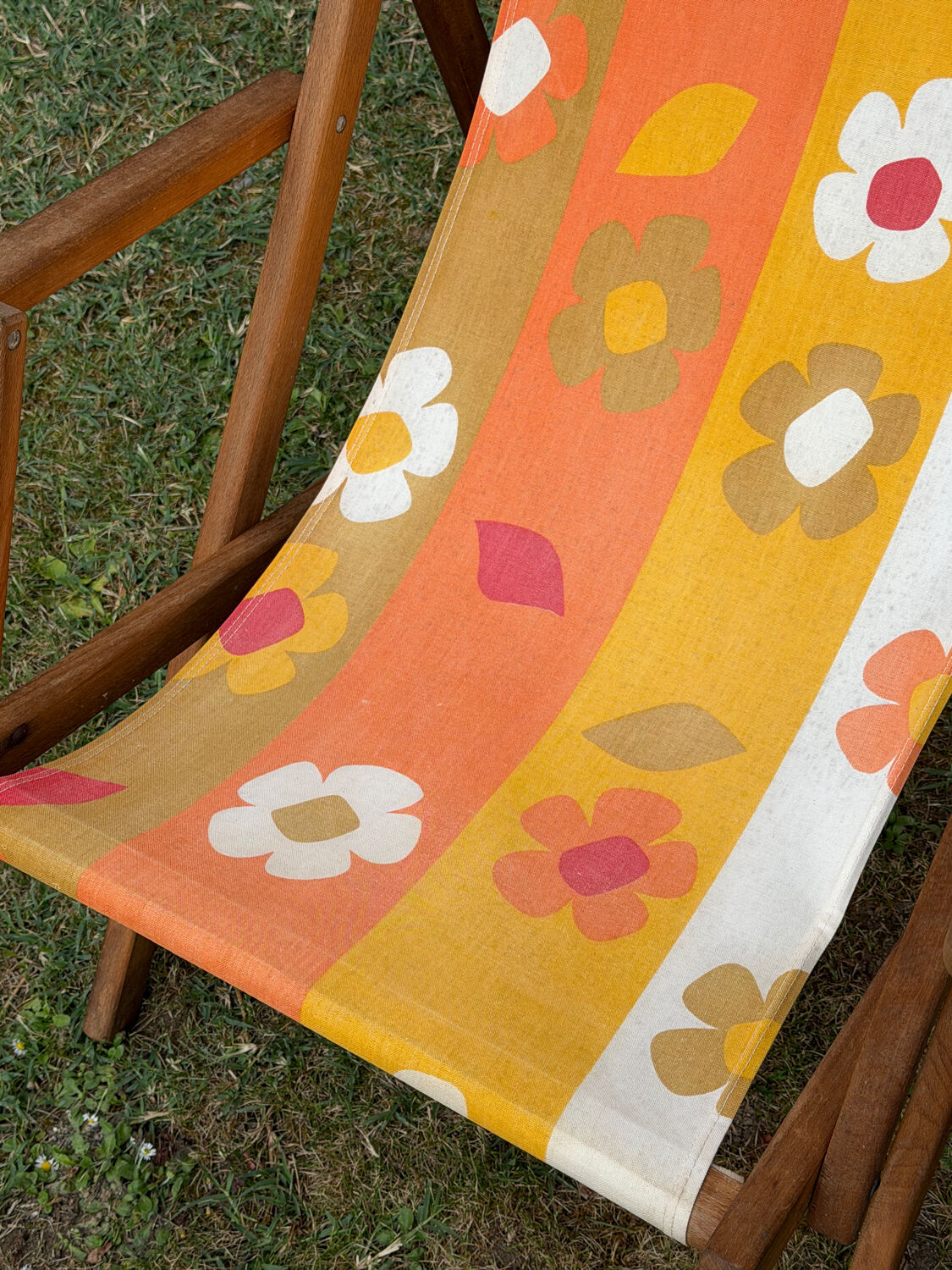 Vintage "Flower Power" Deckchair – 1970s Floral Fabric
