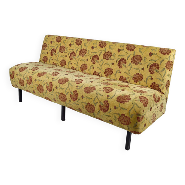 Banquette à tissu floral jaune et rouge, France, circa 1960 — Beyit