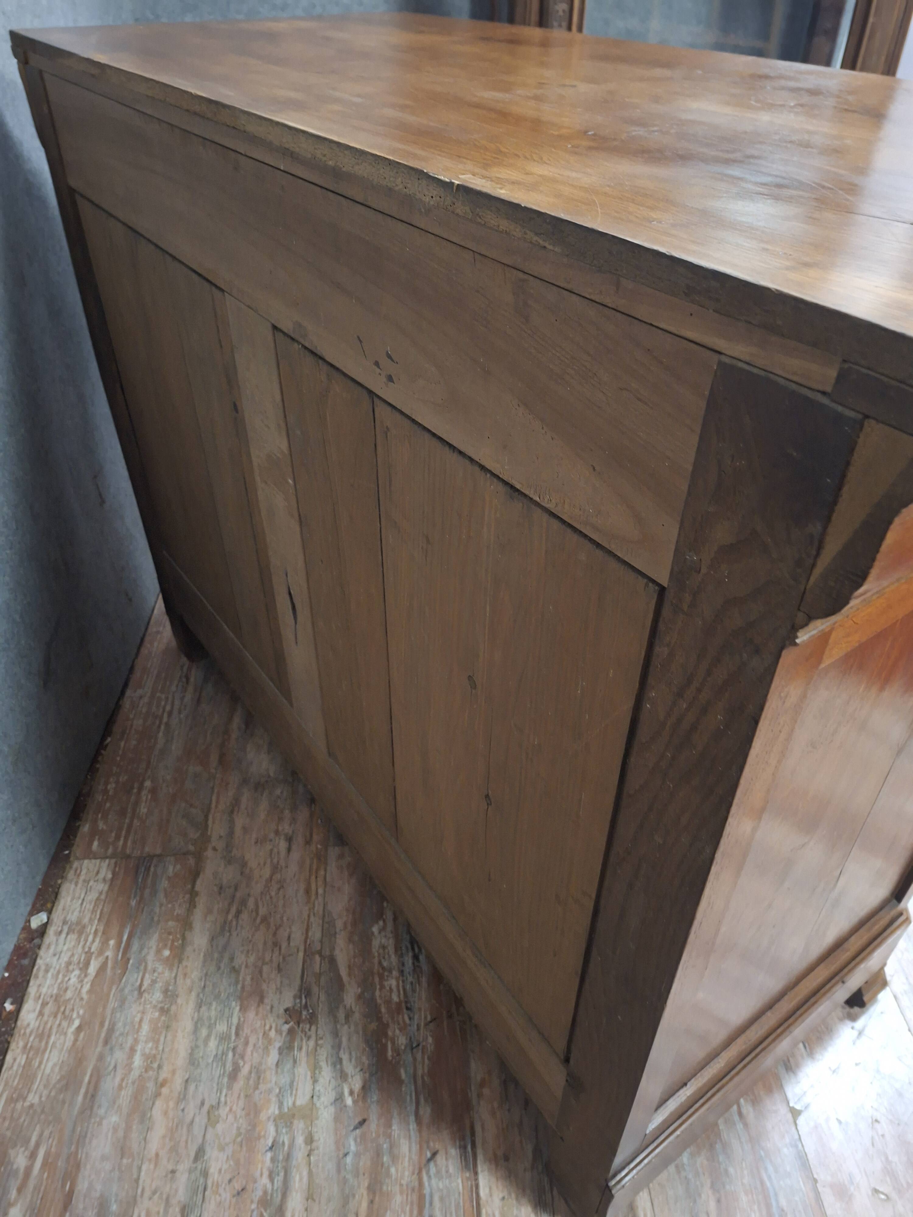 Louis-Philippe period buffet in solid walnut, 19th century.