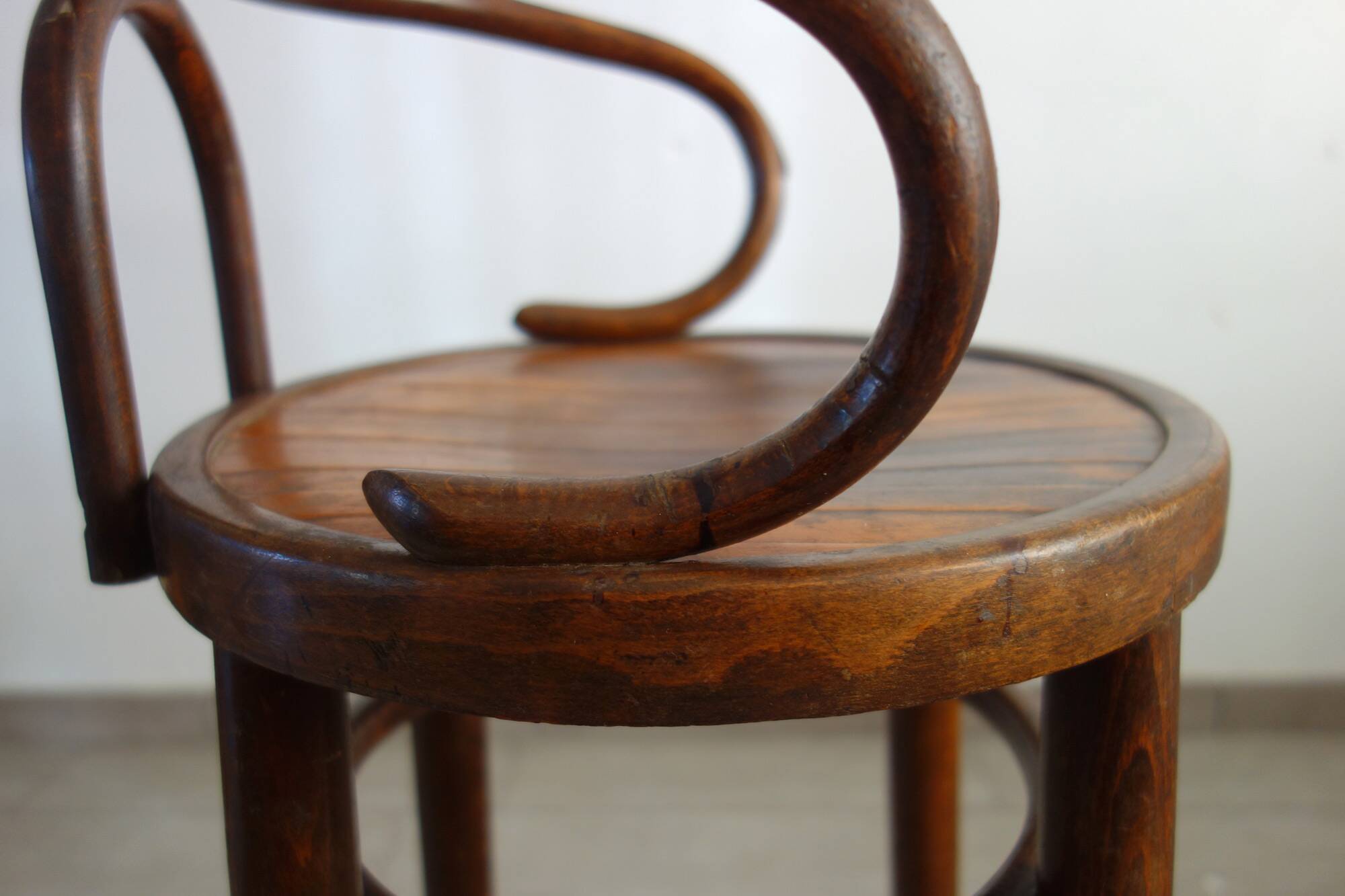 Children's high stool in curved wood, 1890s