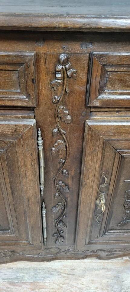 Important Louis XV period sideboard in carved solid oak