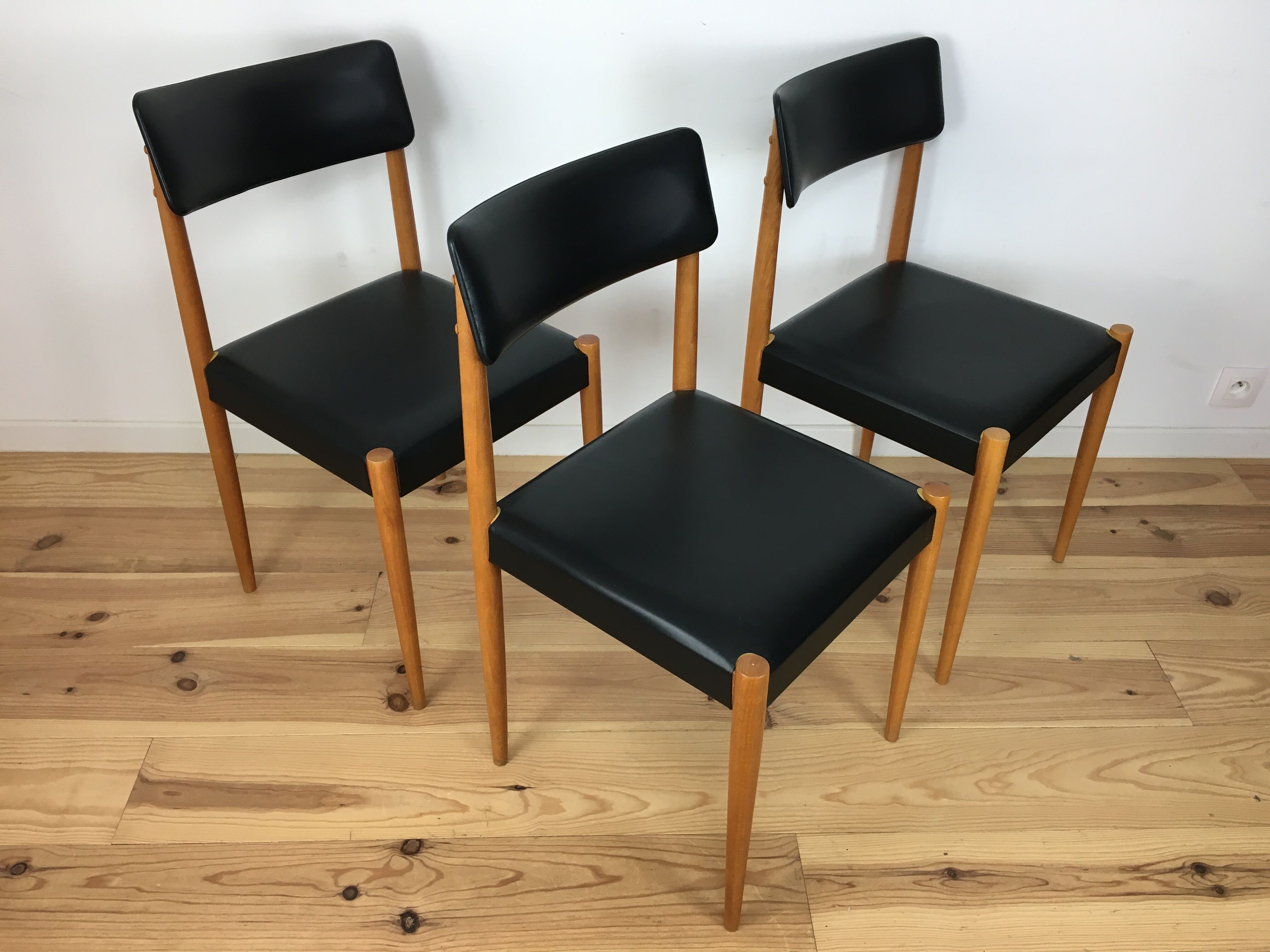 Set de 3 chaises Baumann années 60 hêtre et simili cuir