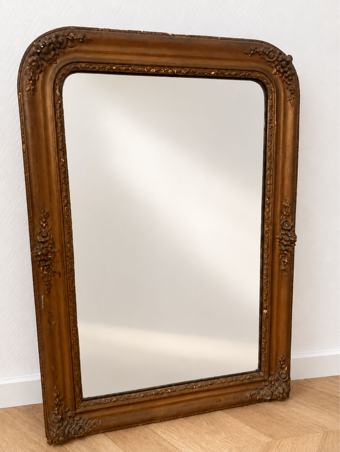 Large antique gold mirror with floral decoration – 105 × 78 cm