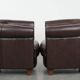Ensemble de deux fauteuils club ronds en cuir de vachette de style anglais.