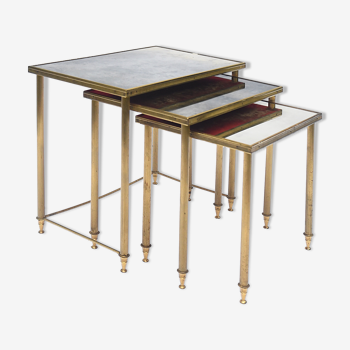 3 Pull-out tables in gilded brass and eglomized glass