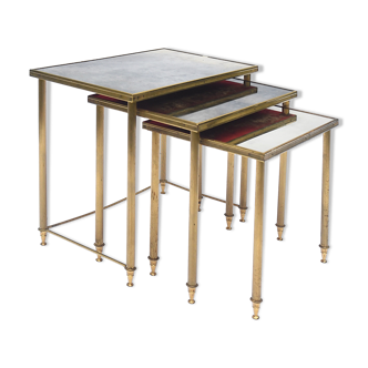 3 Pull-out tables in gilded brass and eglomized glass