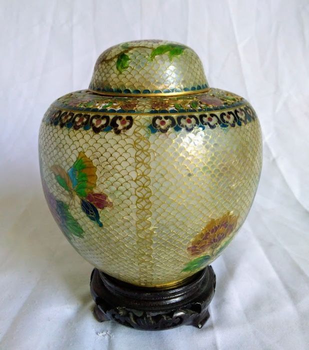 Openwork plique-à-jour enamel pot - 1920 to 1949 - China