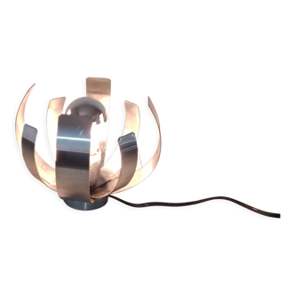 Flower shaped lamp
