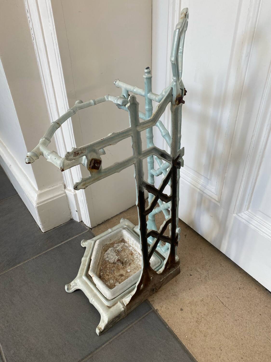 Cast iron umbrella stand