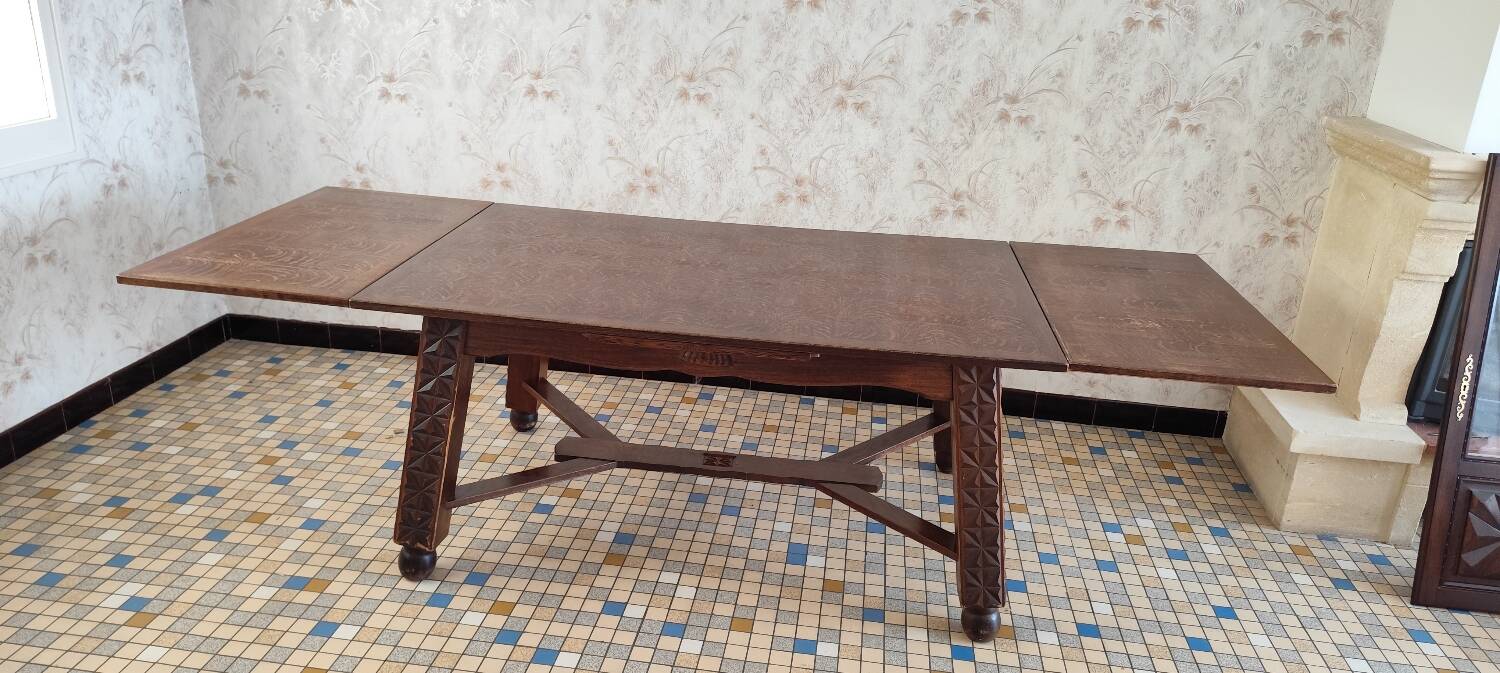 Pretty dining room table