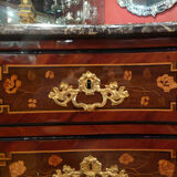 Commode galbée marqueterie de fleurs XVIIIème siècle