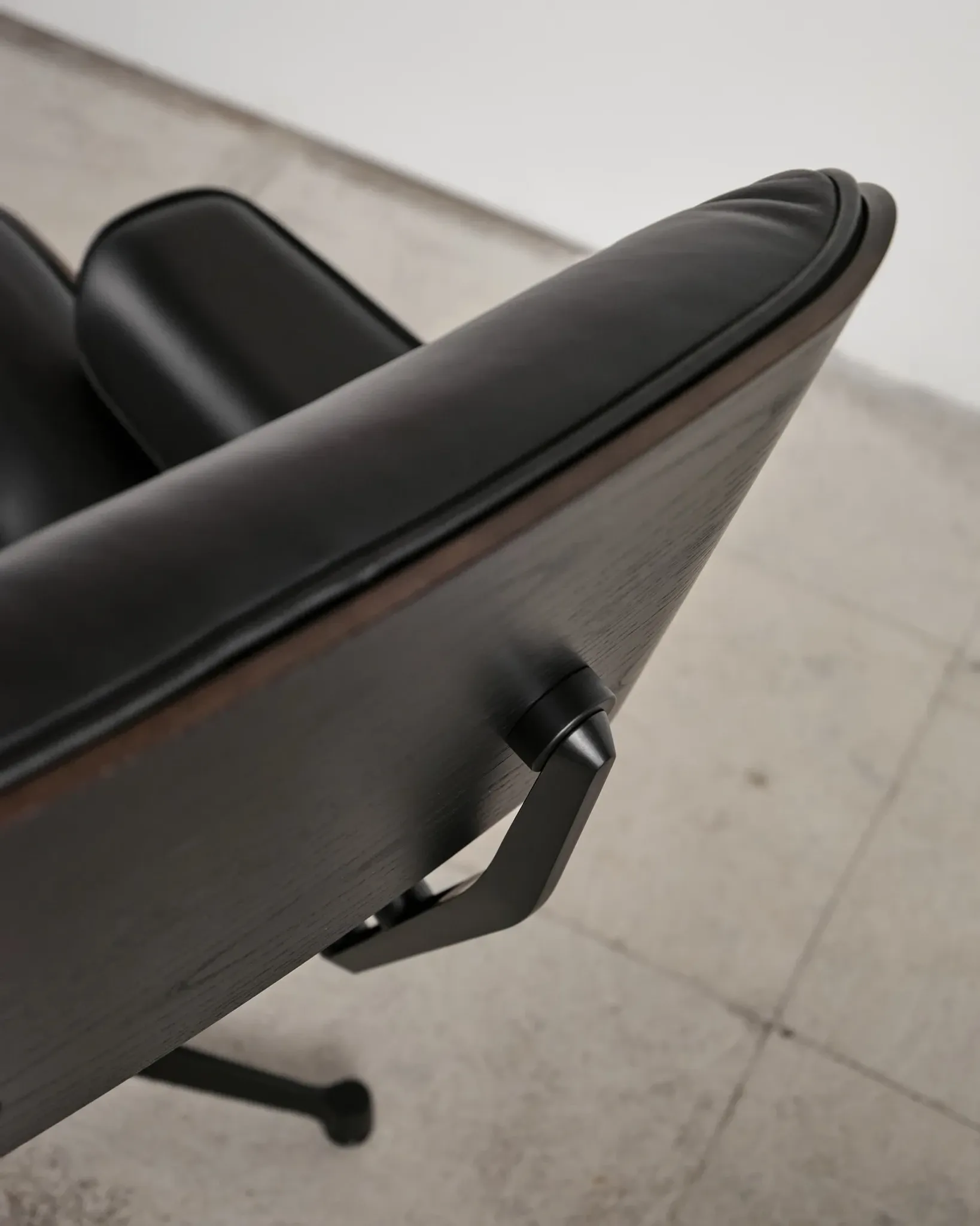 Lounge Chair and ottoman in black leather by Charles & Ray Eames, Vitra