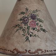 Grande lampe pagode peinte motifs floraux et abat jour métal