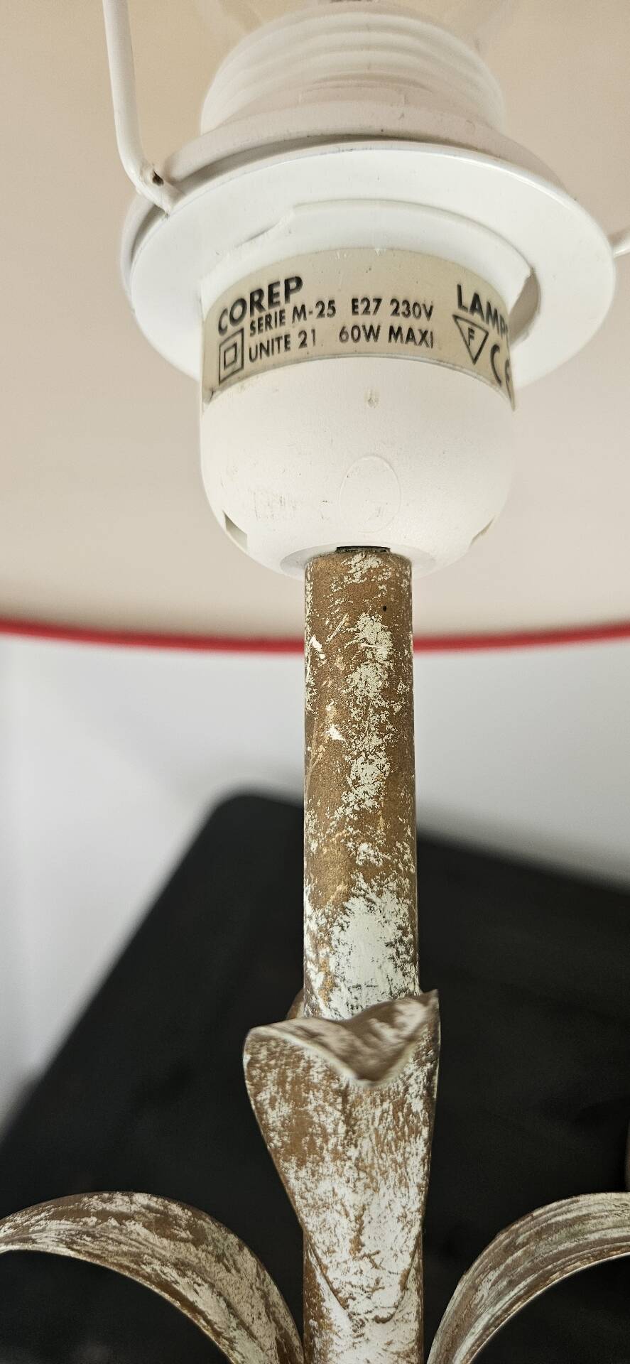 Hollywood Regency Florentine botanical style table lamp.