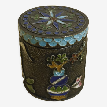 Silver cloisonné box in Chinese enamels