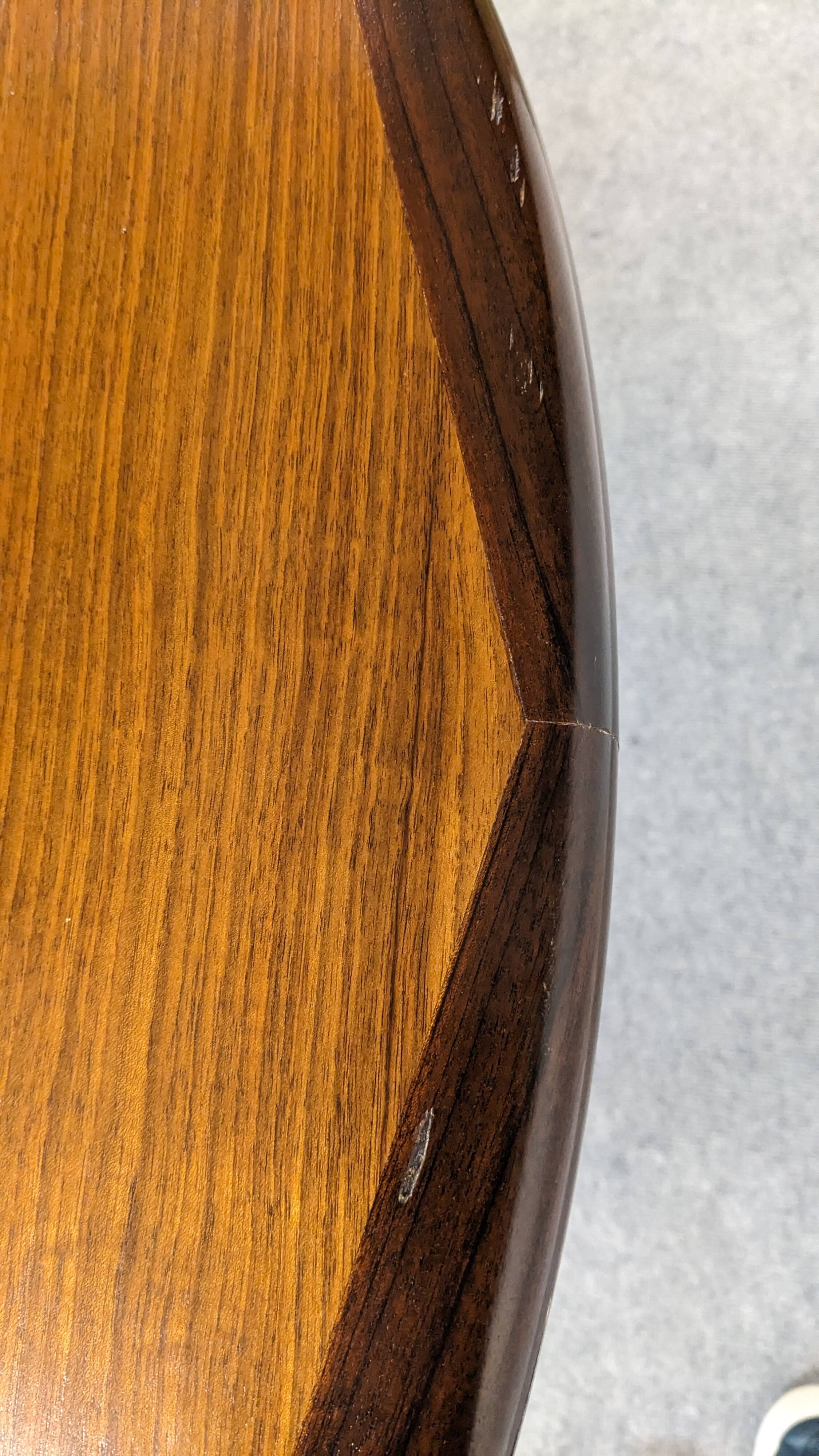 Baumann extendable dining room round table, France circa 1970.